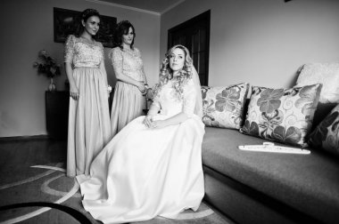 Nedime ve hazırlama, gelin düğün sabahı Oda.