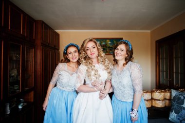 Nedime ve hazırlama, gelin düğün sabahı Oda.