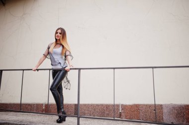 Bak beyaz gömlek, Siyah şeffaf kıyafetler moda kadın