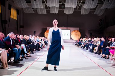 Ternopil, Ukrayna - 12 Mayıs 2017: Giyim Eşyası moda modelleri