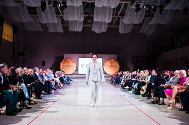 Ternopil, Ukrayna - 12 Mayıs 2017: Giyim Eşyası moda modelleri