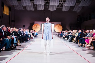 Ternopil, Ukrayna - 12 Mayıs 2017: Giyim Eşyası moda modelleri