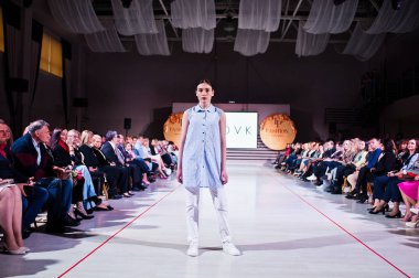 Ternopil, Ukrayna - 12 Mayıs 2017: Giyim Eşyası moda modelleri