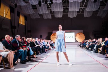 Ternopil, Ukrayna - 12 Mayıs 2017: Giyim Eşyası moda modelleri