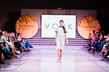 Ternopil, Ukrayna - 12 Mayıs 2017: Giyim Eşyası moda modelleri