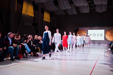 Ternopil, Ukrayna - 12 Mayıs 2017: Giyim Eşyası moda modelleri