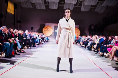 Ternopil, Ukrayna - 12 Mayıs 2017: Giyim Eşyası moda modelleri