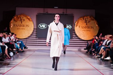Ternopil, Ukrayna - 12 Mayıs 2017: Giyim Eşyası moda modelleri