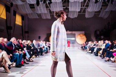 Ternopil, Ukrayna - 12 Mayıs 2017: Giyim Eşyası moda modelleri