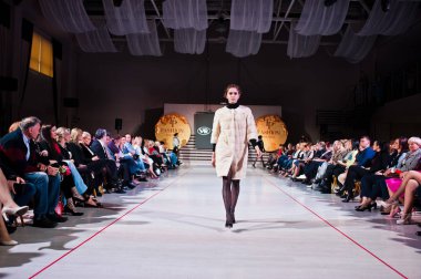 Ternopil, Ukrayna - 12 Mayıs 2017: Giyim Eşyası moda modelleri