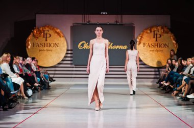 Ternopil, Ukrayna - 12 Mayıs 2017: Giyim Eşyası moda modelleri