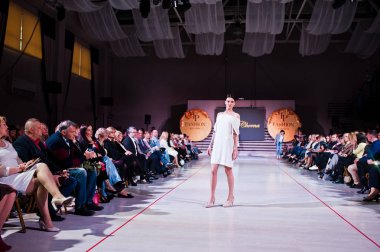 Ternopil, Ukrayna - 12 Mayıs 2017: Giyim Eşyası moda modelleri