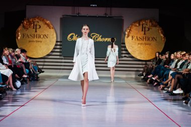 Ternopil, Ukrayna - 12 Mayıs 2017: Giyim Eşyası moda modelleri