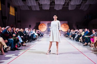 Ternopil, Ukrayna - 12 Mayıs 2017: Giyim Eşyası moda modelleri