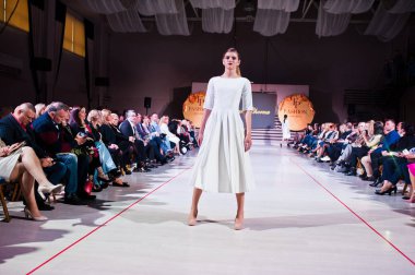 Ternopil, Ukrayna - 12 Mayıs 2017: Giyim Eşyası moda modelleri