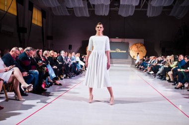 Ternopil, Ukrayna - 12 Mayıs 2017: Giyim Eşyası moda modelleri