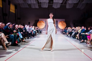 Ternopil, Ukrayna - 12 Mayıs 2017: Giyim Eşyası moda modelleri