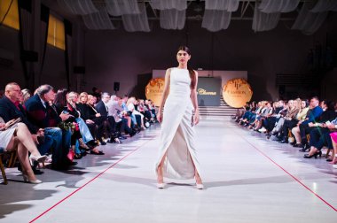 Ternopil, Ukrayna - 12 Mayıs 2017: Giyim Eşyası moda modelleri