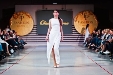 Ternopil, Ukrayna - 12 Mayıs 2017: Giyim Eşyası moda modelleri