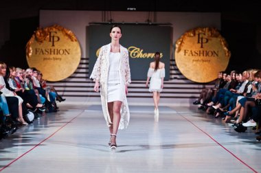Ternopil, Ukrayna - 12 Mayıs 2017: Giyim Eşyası moda modelleri