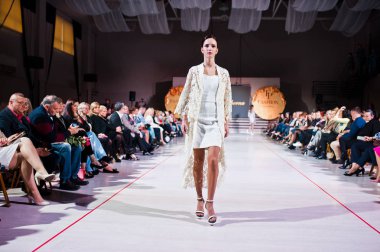 Ternopil, Ukrayna - 12 Mayıs 2017: Giyim Eşyası moda modelleri