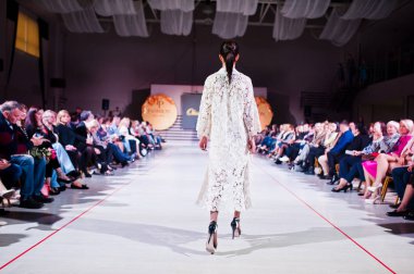 Ternopil, Ukrayna - 12 Mayıs 2017: Giyim Eşyası moda modelleri