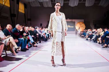 Ternopil, Ukrayna - 12 Mayıs 2017: Giyim Eşyası moda modelleri