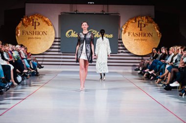 Ternopil, Ukrayna - 12 Mayıs 2017: Giyim Eşyası moda modelleri