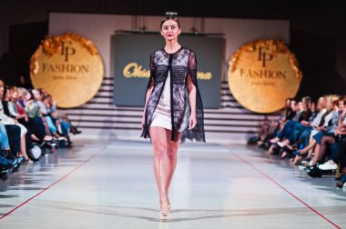 Ternopil, Ukrayna - 12 Mayıs 2017: Giyim Eşyası moda modelleri