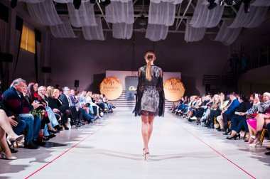 Ternopil, Ukrayna - 12 Mayıs 2017: Giyim Eşyası moda modelleri