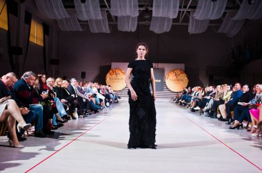 Ternopil, Ukrayna - 12 Mayıs 2017: Giyim Eşyası moda modelleri