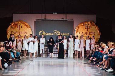 Ternopil, Ukrayna - 12 Mayıs 2017: Giyim Eşyası moda modelleri