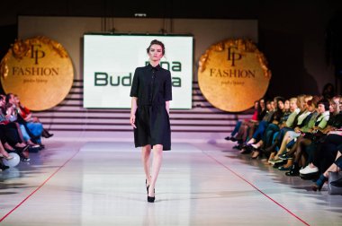 Ternopil, Ukrayna - 12 Mayıs 2017: Giyim Eşyası moda modelleri