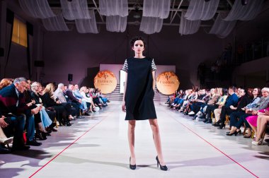 Ternopil, Ukrayna - 12 Mayıs 2017: Giyim Eşyası moda modelleri