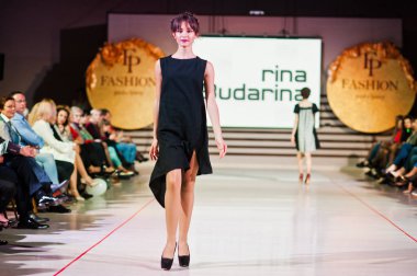 Ternopil, Ukrayna - 12 Mayıs 2017: Giyim Eşyası moda modelleri