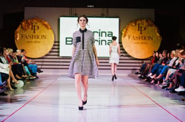 Ternopil, Ukrayna - 12 Mayıs 2017: Giyim Eşyası moda modelleri