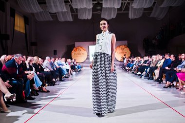 Ternopil, Ukrayna - 12 Mayıs 2017: Giyim Eşyası moda modelleri