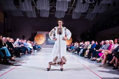 Ternopil, Ukrayna - 12 Mayıs 2017: Giyim Eşyası moda modelleri