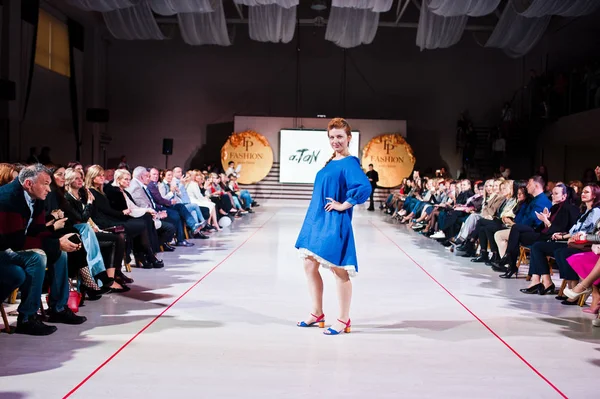 Ternopil, Ukraine - May 12, 2017: Fashion adult models wearing c — Stock Photo, Image