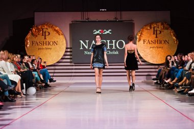 Ternopil, Ukrayna - 12 Mayıs 2017: Giyim Eşyası moda modelleri