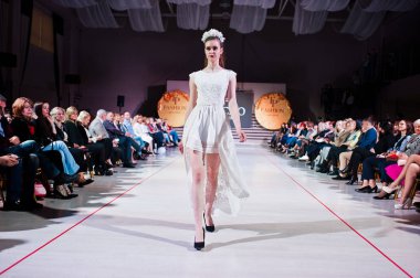 Ternopil, Ukrayna - 12 Mayıs 2017: Giyim Eşyası moda modelleri