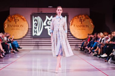 Ternopil, Ukrayna - 12 Mayıs 2017: Giyim Eşyası moda modelleri