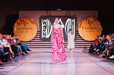 Ternopil, Ukrayna - 12 Mayıs 2017: Giyim Eşyası moda modelleri