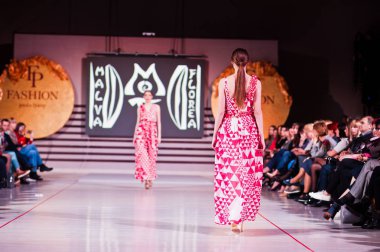 Ternopil, Ukrayna - 12 Mayıs 2017: Giyim Eşyası moda modelleri