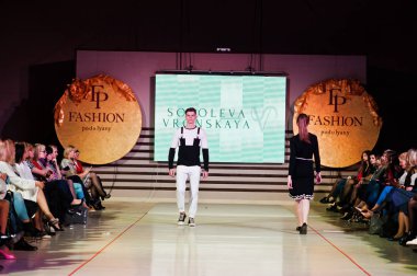 Ternopil, Ukrayna - 12 Mayıs 2017: clo giyen moda erkek modelleri