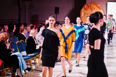 Ternopil, Ukrayna - 12 Mayıs 2017: Giyim Eşyası moda modelleri