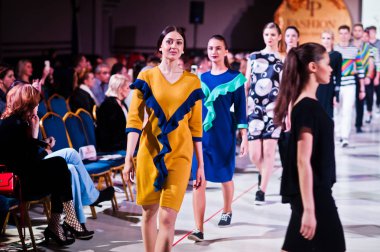 Ternopil, Ukrayna - 12 Mayıs 2017: Giyim Eşyası moda modelleri