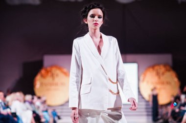 Ternopil, Ukrayna - 12 Mayıs 2017: Giyim Eşyası moda modelleri