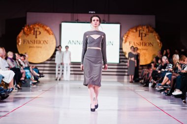 Ternopil, Ukrayna - 12 Mayıs 2017: Giyim Eşyası moda modelleri