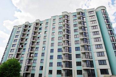 Yeni modern turkuaz çok katlı konut buildin balkon